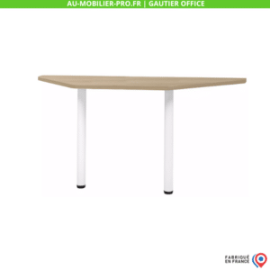 Table moderne en bois avec pieds blancs, fabriquée en France.