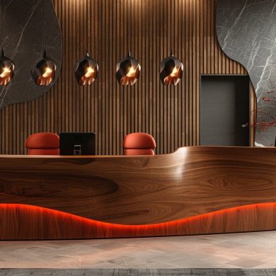 Réception moderne en bois avec éclairage accentué.